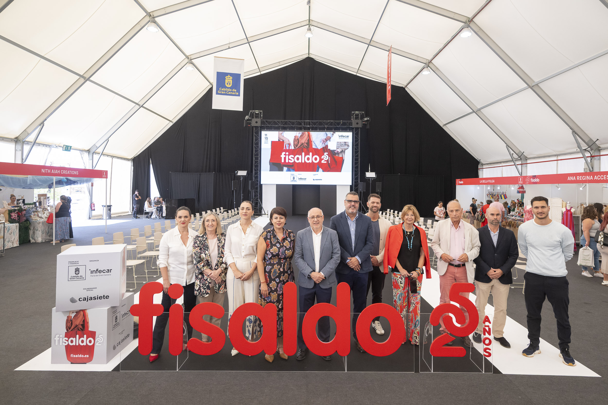 Antonio Morales, Minerva Alonso y otras personalidades inaugurando Fisaldo 2025